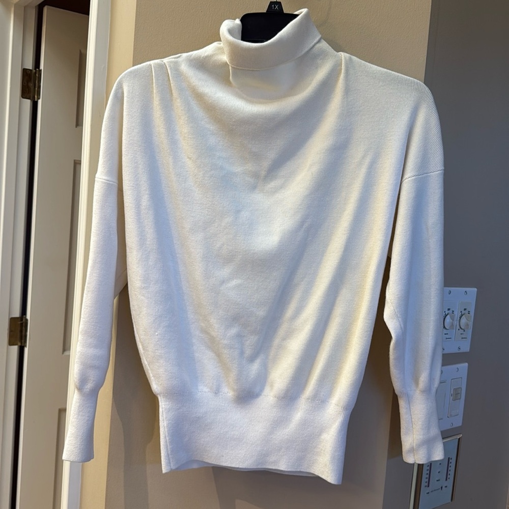 REISS size small creamy white turtleneck, full of detail